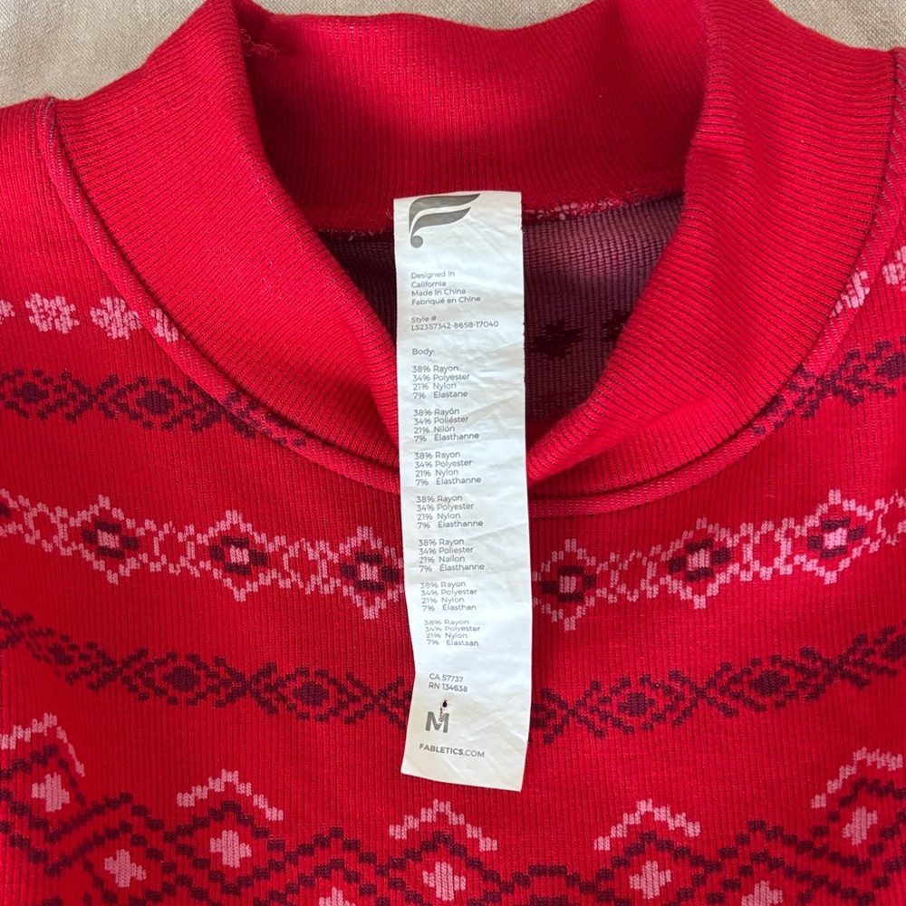 Fabletics Red Patterned Crop Top - Picture 2 of 4